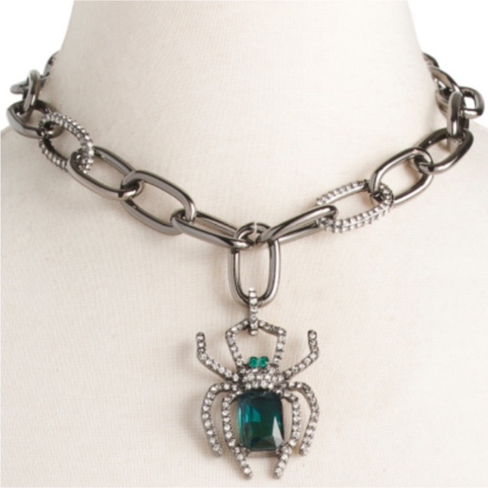 BETSEY JOHNSON Rich Witch Halloween Spider Green Gem Pendant Chain Necklace NWT